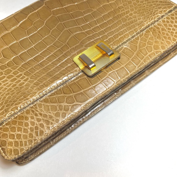 Vintage Crocodile Embossed Leather Tan Accordion Clutch with Gold Chain - Picture 8 of 10
